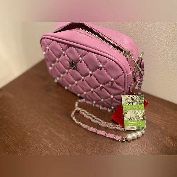 NWT Badgley Mischka (Minor Flaws) Diamond Quilted Camera Bag W/Pearls - Picture 8 of 13